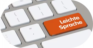 Computertastatur mit einer hervorgehobenen Leichte Sprache Taste